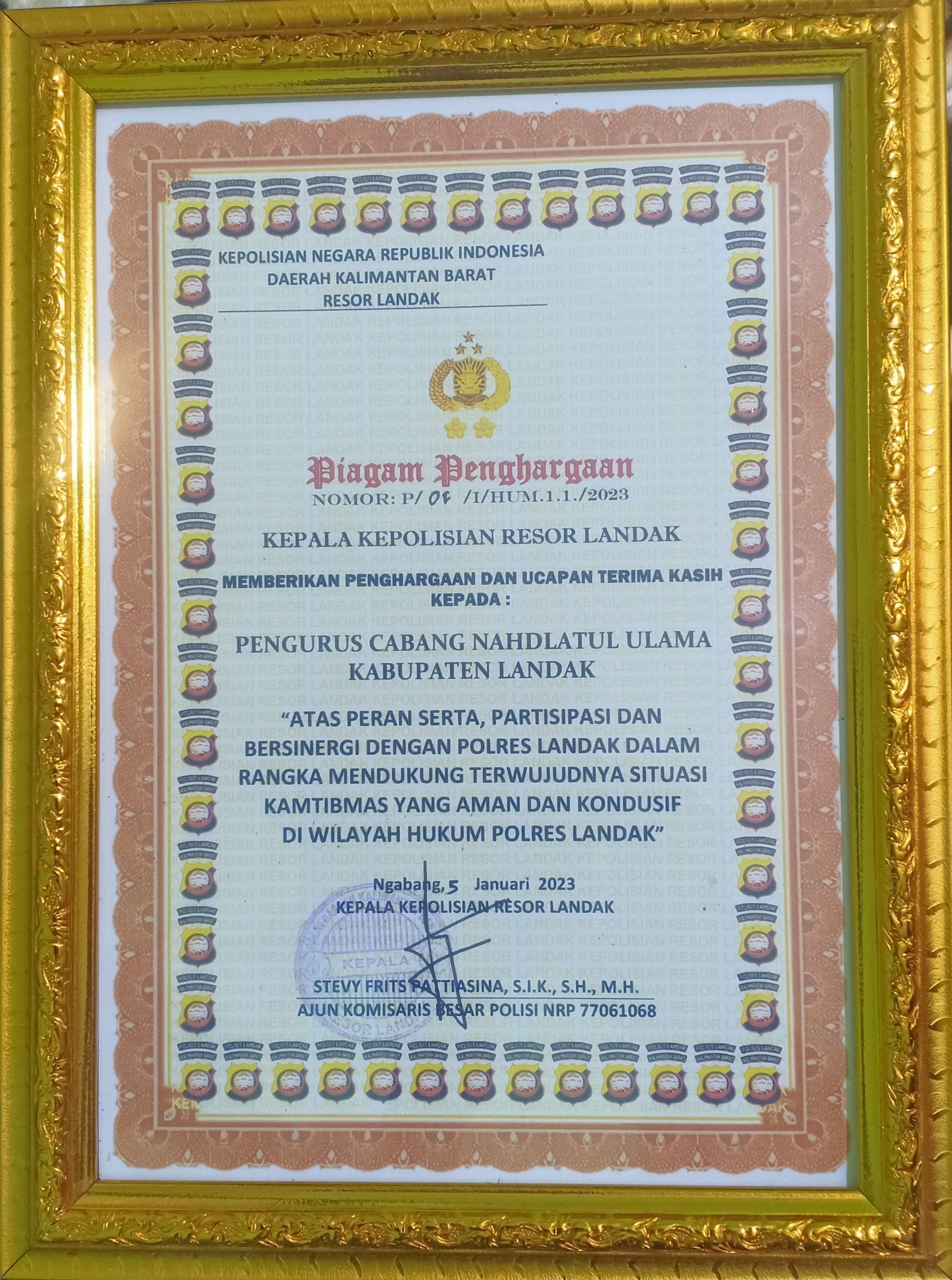 Kepala Kepolisian Resor Landak Memberikan Penghargaan kepada Pengurus Cabang Nahdlatul Ulama (PCNU) Kabupaten Landak